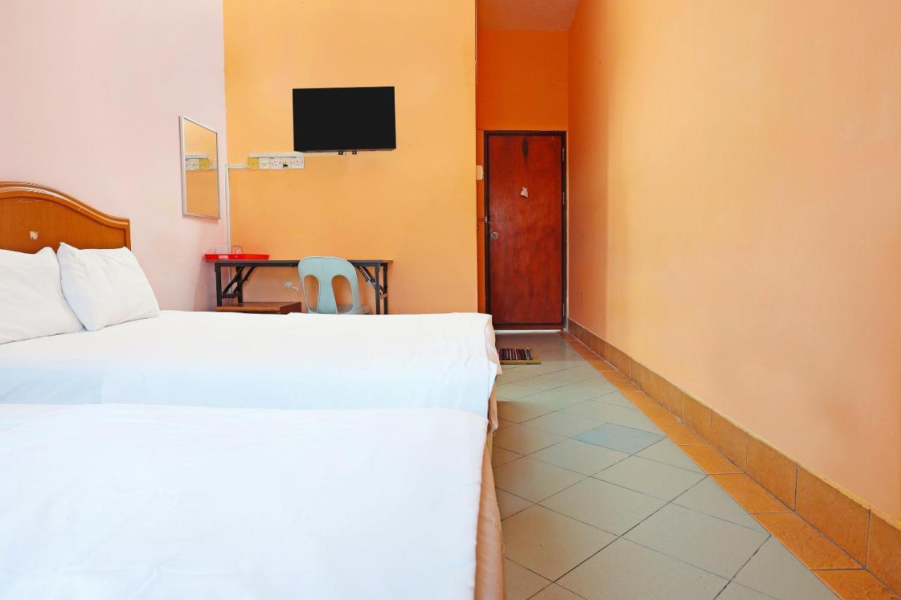 Oyo 90598 Living House C0 Otel Kuching Dış mekan fotoğraf