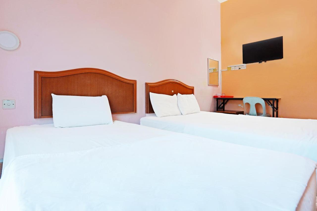Oyo 90598 Living House C0 Otel Kuching Dış mekan fotoğraf