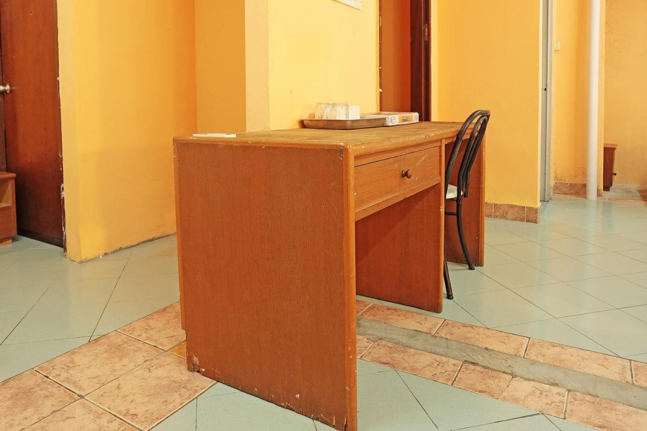 Oyo 90598 Living House C0 Otel Kuching Dış mekan fotoğraf
