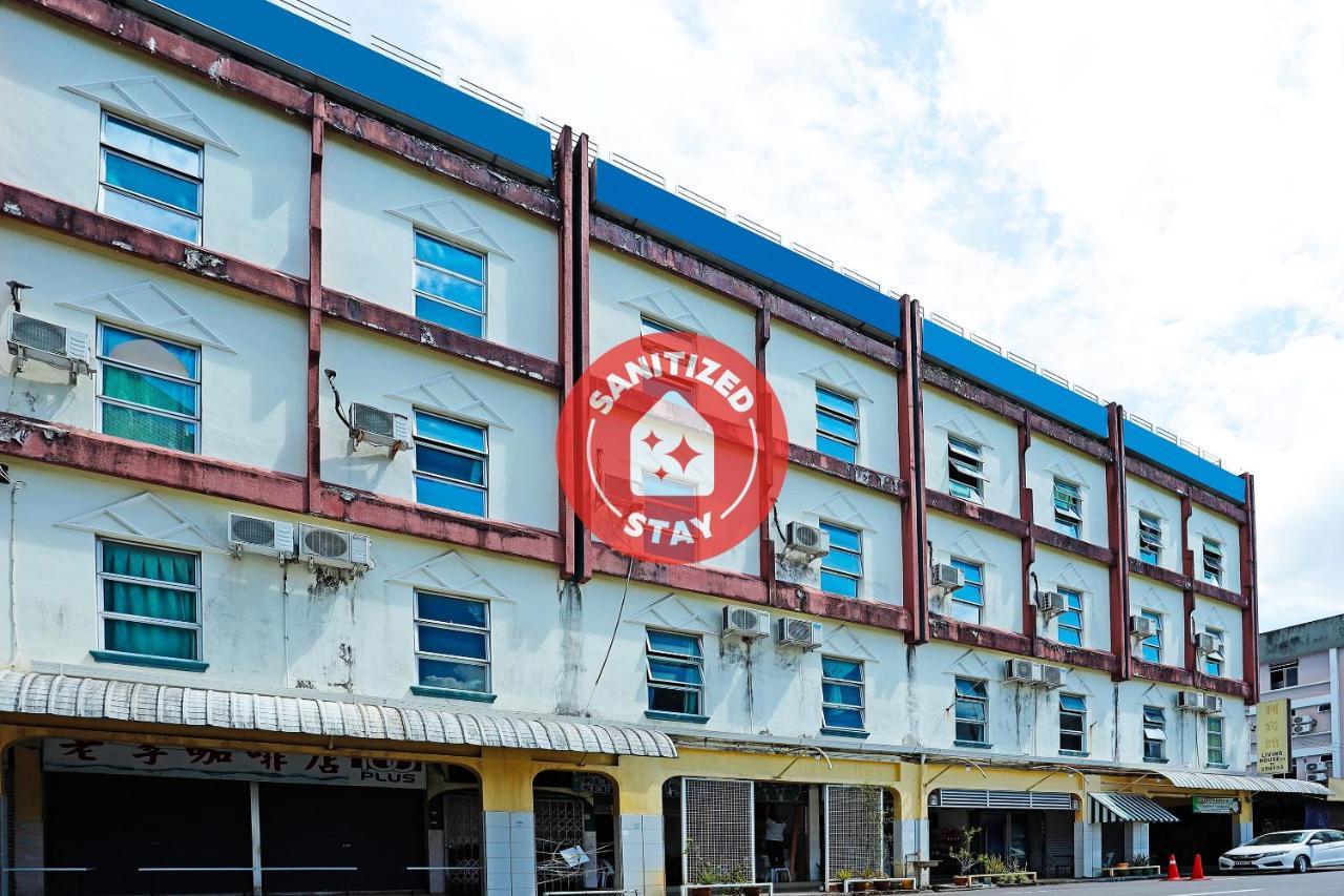 Oyo 90598 Living House C0 Otel Kuching Dış mekan fotoğraf