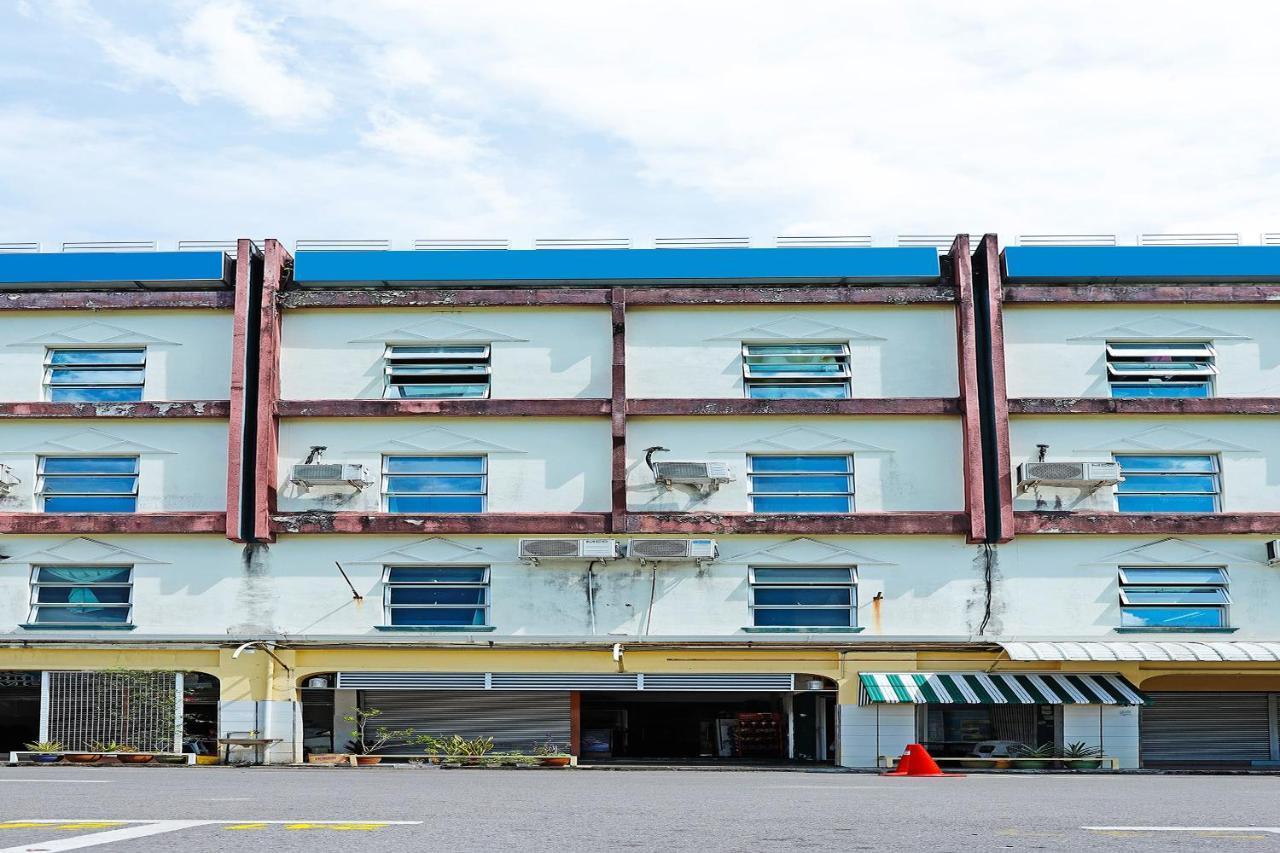 Oyo 90598 Living House C0 Otel Kuching Dış mekan fotoğraf