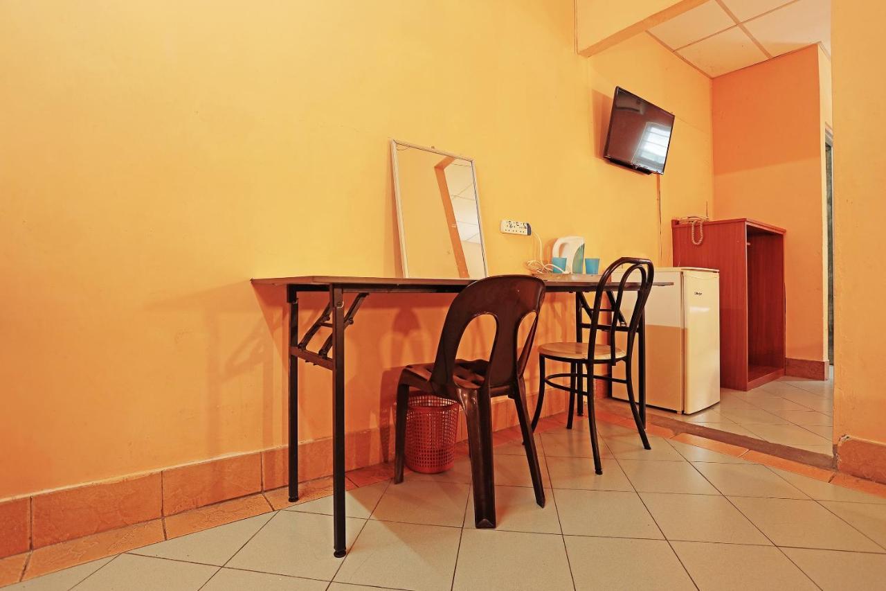 Oyo 90598 Living House C0 Otel Kuching Dış mekan fotoğraf