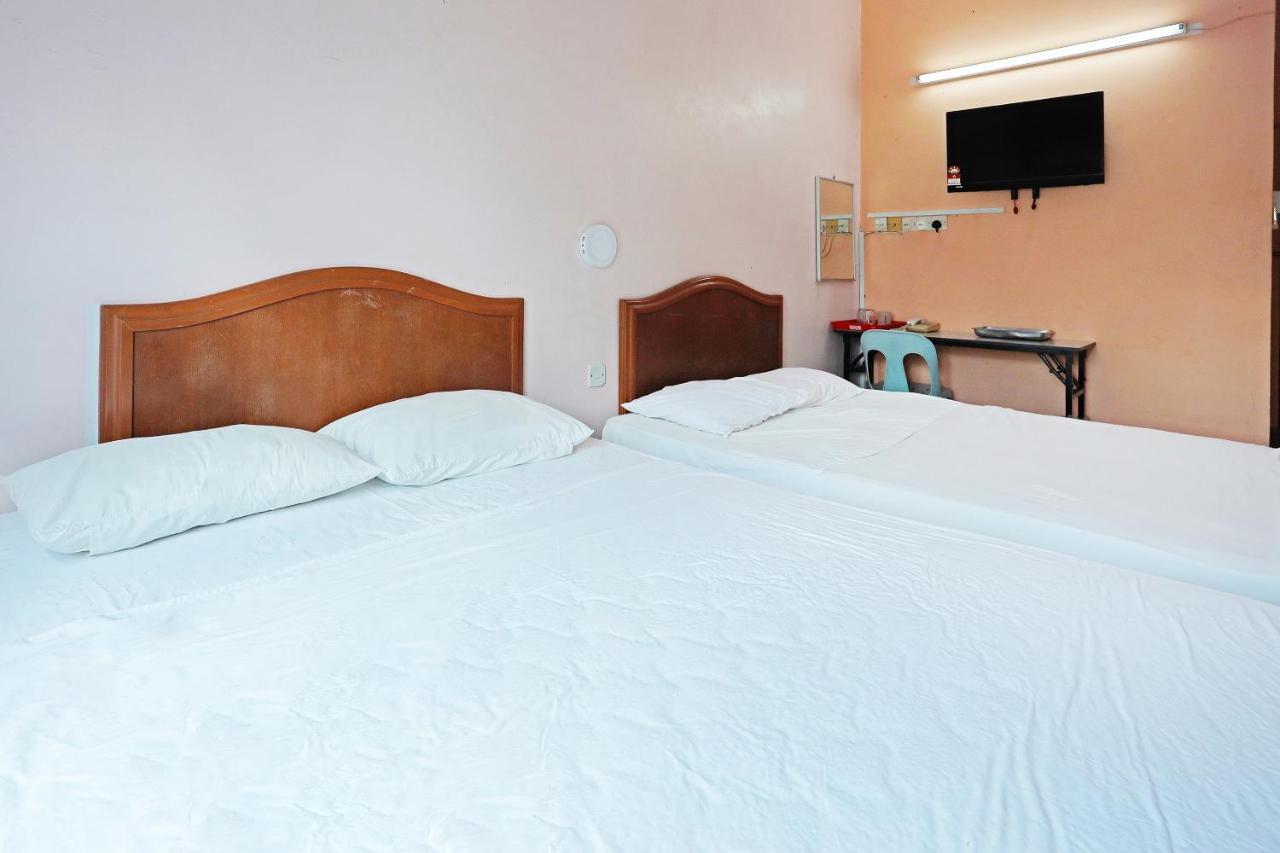 Oyo 90598 Living House C0 Otel Kuching Dış mekan fotoğraf