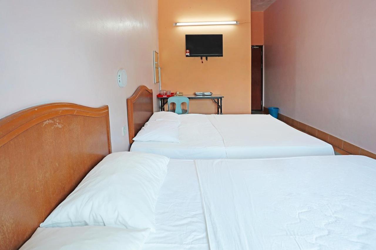Oyo 90598 Living House C0 Otel Kuching Dış mekan fotoğraf