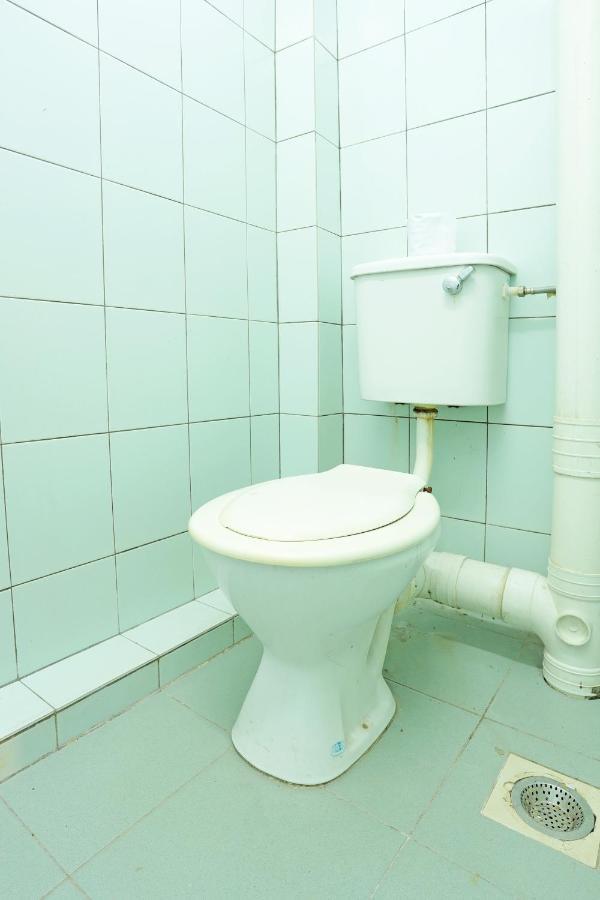 Oyo 90598 Living House C0 Otel Kuching Dış mekan fotoğraf